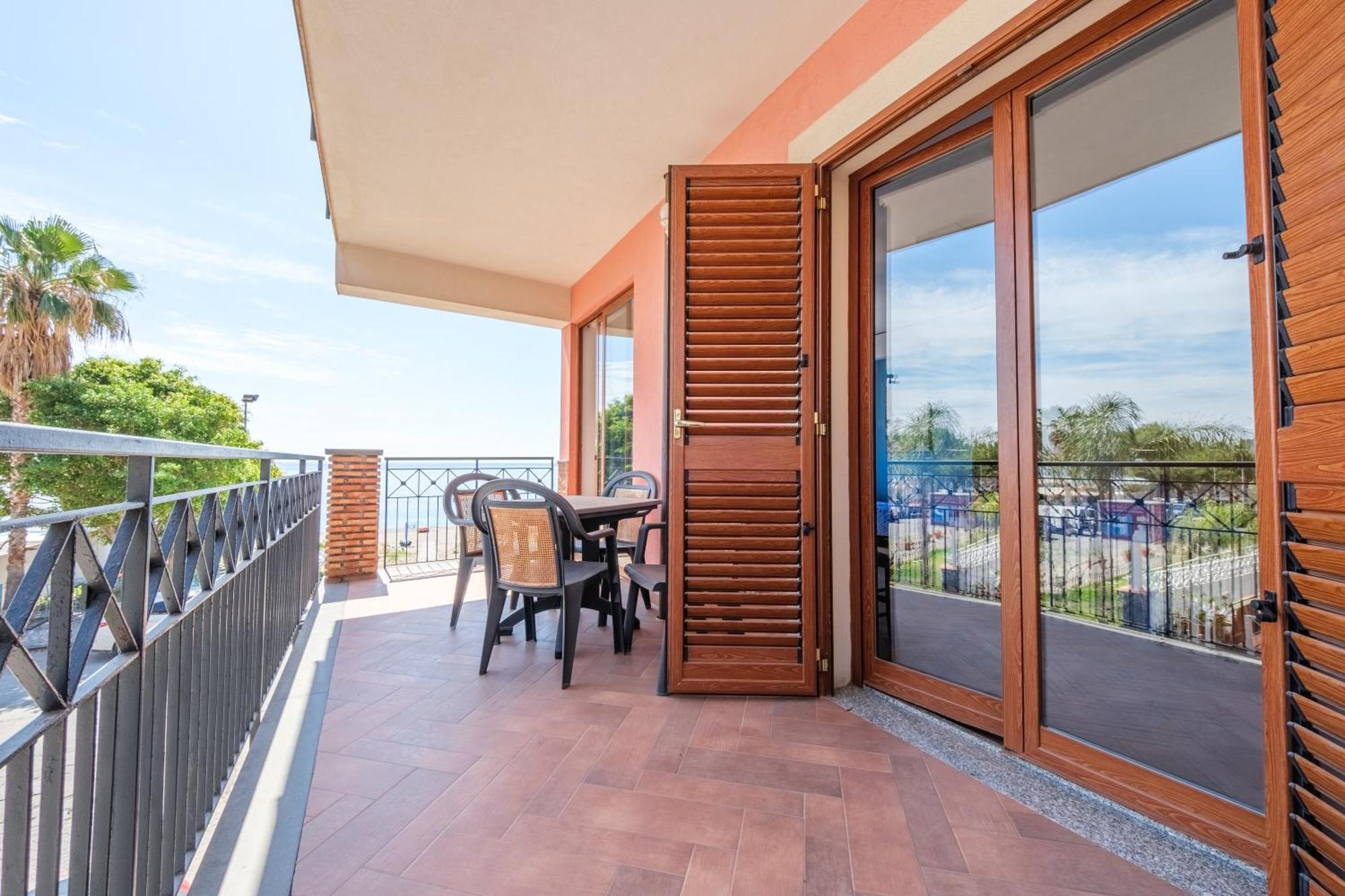 Taormina Beach Front - Mazzeo Exterior photo