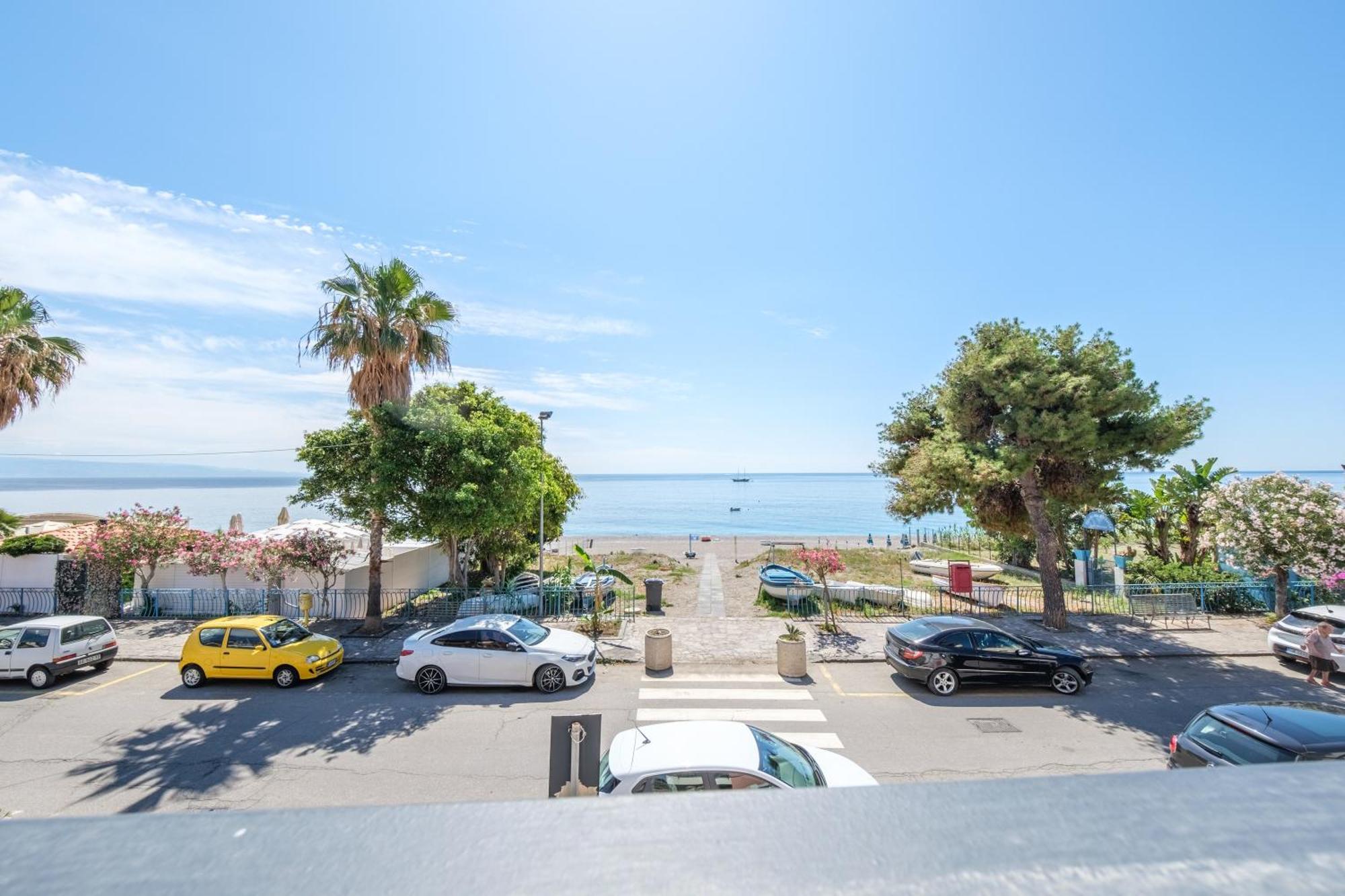 Taormina Beach Front - Mazzeo Exterior photo